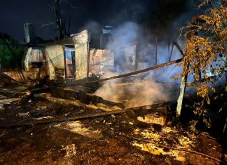 Incêndio atinge residência na madrugada em Araranguá