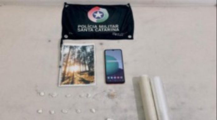 Casal é preso por tráfico de drogas após ação do Tático com apoio do K-9 em Araranguá