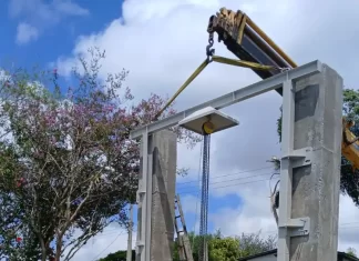 Araranguá: Obra na rua Rui Barbosa avança com instalação de comporta