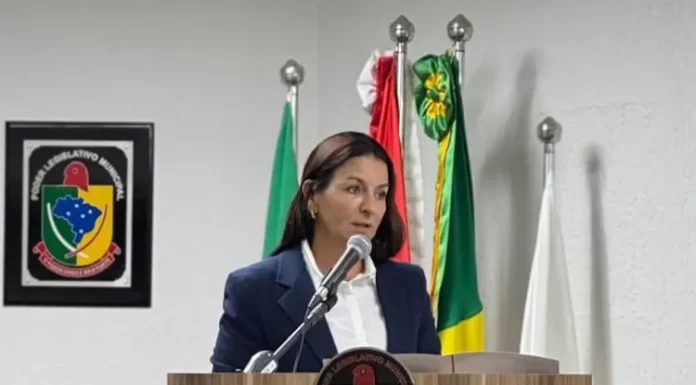 Gislaine apresenta planejamento para 2026 na primeira sessão da Câmara de Vereadores de Sombrio