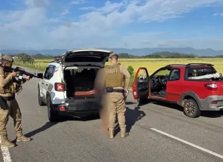 Ação rápida da Polícia Militar resulta em prisão por furto e tráfico de drogas em Praia Grande