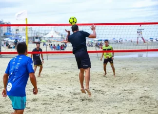 Torneio de Futevôlei Taça Contato Internet reúne atletas e público na beira-mar de Balneário Arroio do Silva