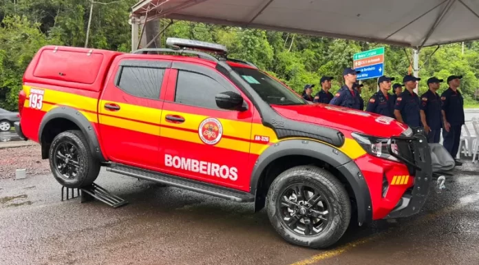 Deputado Tiago Zilli entrega caminhonete 4×4 ao Corpo de Bombeiros de Turvo
