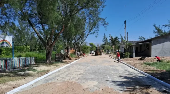 Balneário Gaivota: Pavimentação da Rua Isaac no bairro Lagoinha tem primeiro trecho concluído