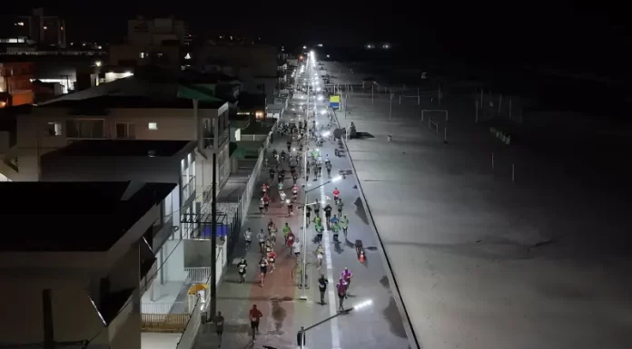 Summer Night Run movimenta o calçadão de Balneário Arroio do Silva na noite de sexta-feira