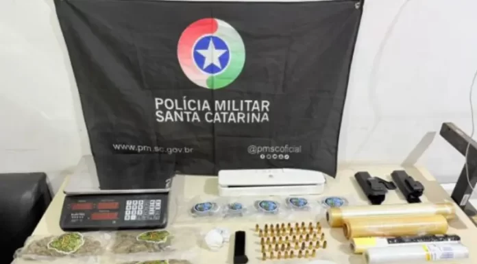 PM flagra mais de 1 kg de drogas e munições em kitnet no bairro Lagoão, em Araranguá