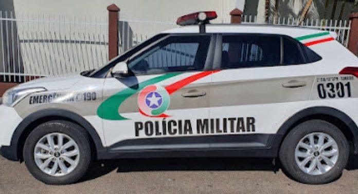 Homem com mandado por violência doméstica é localizado no Centro de Passo de Torres