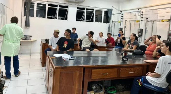 EJA amplia oportunidades com curso de elétrica em Araranguá