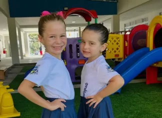 Alunos e professores da rede municipal recebem novos uniformes em Araranguá