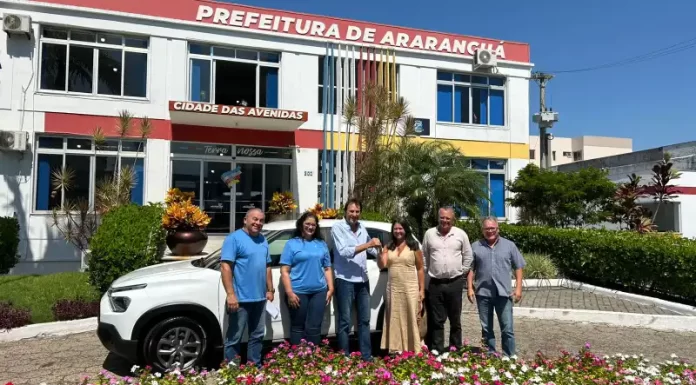 Prefeito Cesar Cesa entrega veículo à Associação Amai-vos