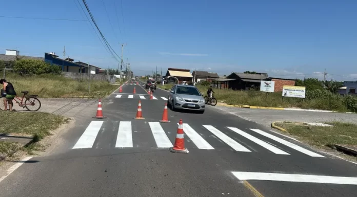 Balneário Arroio do Silva realiza revitalização da sinalização em vias asfaltadas
