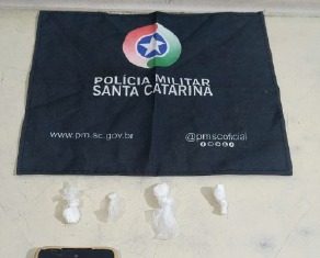 Homem é preso com mais de 250 gramas de cocaína em Balneário Arroio do Silva