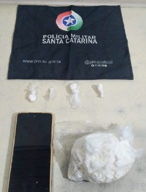Homem é preso com mais de 250 gramas de cocaína em Balneário Arroio do Silva