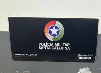 Denúncia de sequestro leva à apreensão de drogas, arma e prisão por estupro em Criciúma