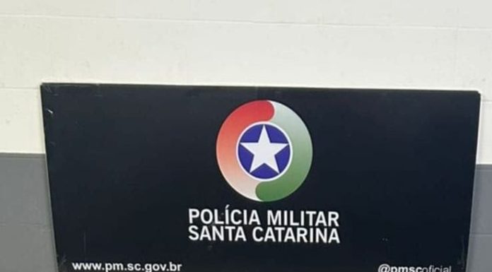 Denúncia de sequestro leva à apreensão de drogas, arma e prisão por estupro em Criciúma