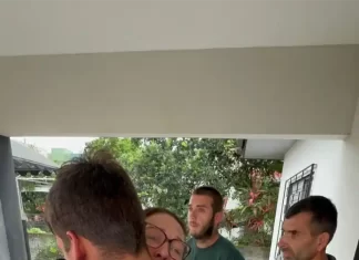 Honestidade que emociona: garis que encontraram R$ 7 mil se encontram com dona Valdete em Jacinto Machado