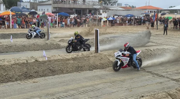 Arrancada de Motos movimenta Balneário Arroio do Silva