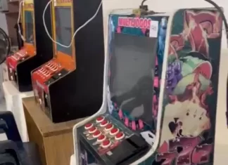 PM apreende máquinas caça-níqueis em local de jogo de azar no Centro de Sombrio