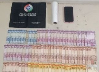 Jovem é presa por tráfico de drogas no Centro Cívico, em Araranguá