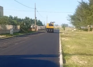Balneário Gaivota inicia asfaltamento de trecho estratégico da Beira Mar Sul