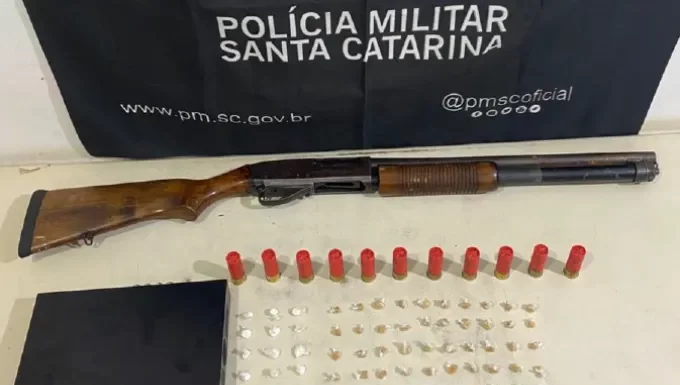 Polícia Militar prende homem com drogas e arma de fogo em Araranguá