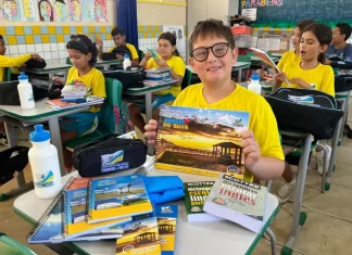 Kit escolar começa a ser entregue aos alunos de Balneário Arroio do Silva