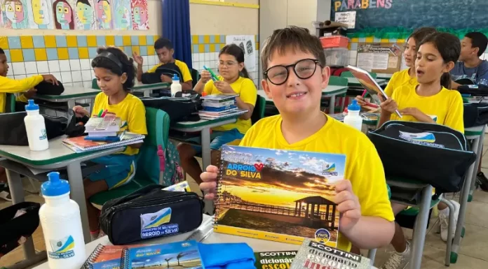 Kit escolar começa a ser entregue aos alunos de Balneário Arroio do Silva