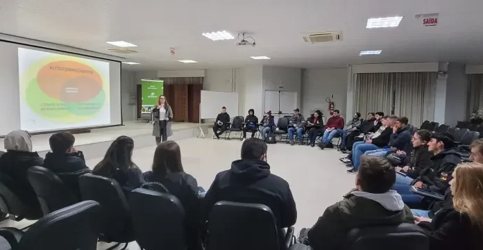 Programa Cooperja do Amanhã Líderes abre inscrições para nova turma