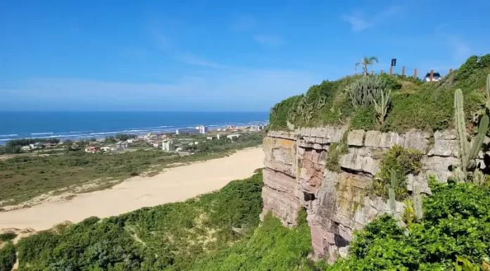 Araranguá: trilha ao nascer do sol no Morro dos Conventos
