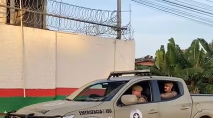 Homem é preso com mandado ativo em Araranguá