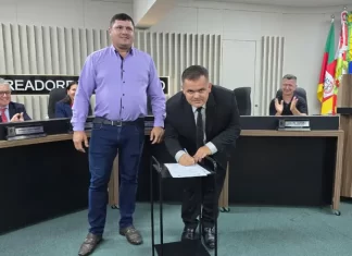 Dioni Quadros toma posse como vereador em Sombrio