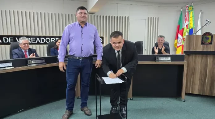 Dioni Quadros toma posse como vereador em Sombrio