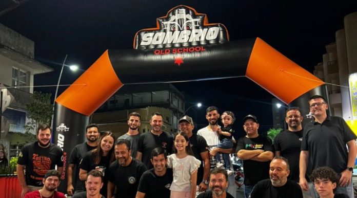 Noite de clássicos encanta público em mais um encontro automotivo em Sombrio