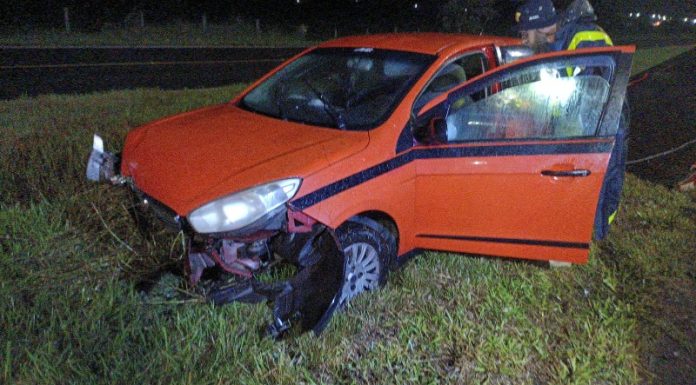 Mulher fica ferida após saída de pista na BR-101 em Passo de Torres