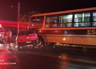 Tragédia na SC-290: colisão entre ônibus escolar e Fiat Strada deixa mulher morta em São João do Sul