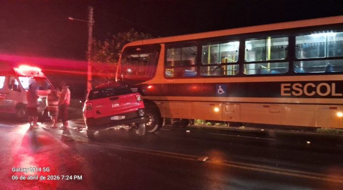 Tragédia na SC-290: colisão entre ônibus escolar e Fiat Strada deixa mulher morta em São João do Sul