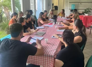 Novo secretário de Educação realiza reunião com diretores e coordenadoras em Sombrio