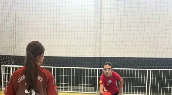 Jogos Escolares de Sombrio iniciam com disputas de xadrez e tênis de mesa