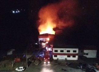 Incêndio de grandes proporções atinge empresa às margens da BR-101 em Santa Rosa do Sul