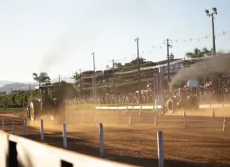 Desfile de tratores e máquinas agrícolas valoriza o campo e distribui mais de R$ 100 mil em prêmios na Festa do Colono de Turvo