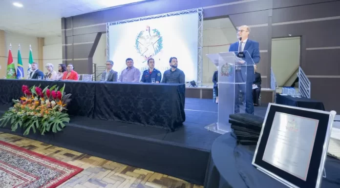 Emoção marca celebração dos 120 anos do colégio Catulo em Sombrio