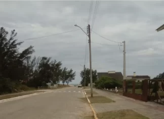 Serviço de limpeza é realizado mesmo durante no feriado em Araranguá