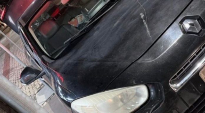 Motorista de 77 anos é preso por embriaguez ao volante após colidir com placas em Araranguá