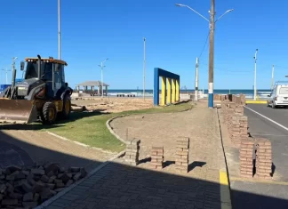 Praça Central de Balneário Arroio do Silva recebe melhorias