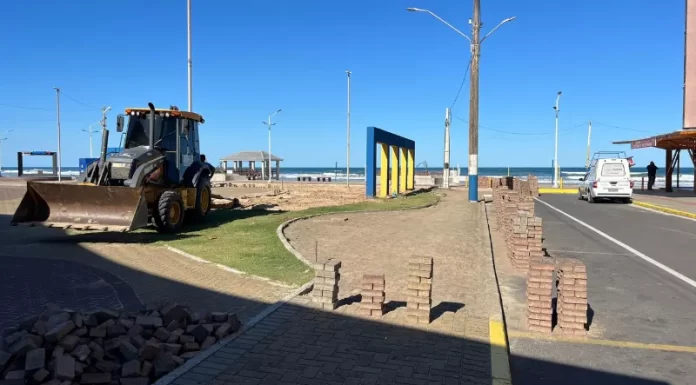 Praça Central de Balneário Arroio do Silva recebe melhorias