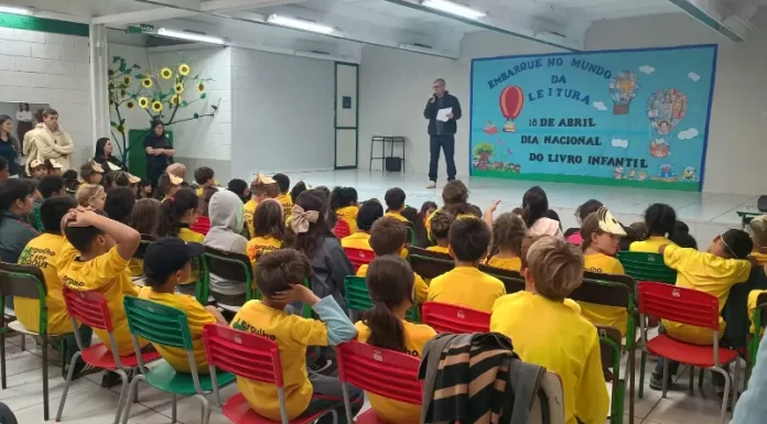 Escola Nilza Matos Pereira finaliza projeto Embarque no Mundo da Leitura com apresentações