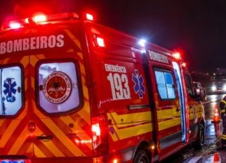Motorista fica ferido após carro colidir contra guard rail na BR-101 em Sombrio