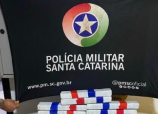 Mulher é presa por tráfico de drogas e munições são apreendidas em Passo de Torres