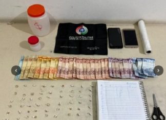 Polícia Militar intercepta suspeitos e apreende pedras de crack prontas para comercialização em Balneário Arroio do Silva