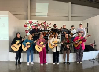 Novo projeto promove aulas de violão para idosos em Balneário Arroio do Silva